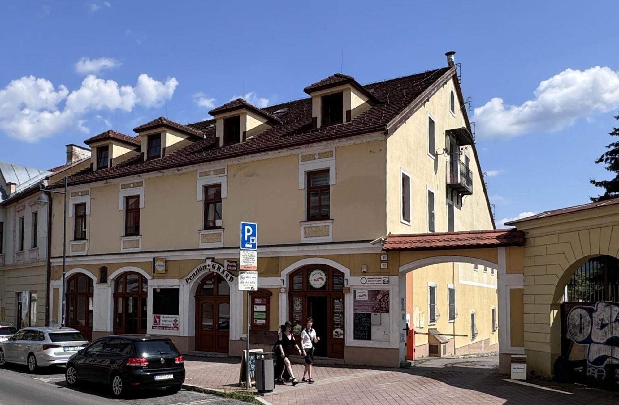 Hotel Penzion Grand, Self Check-In à Banská Bystrica Extérieur photo