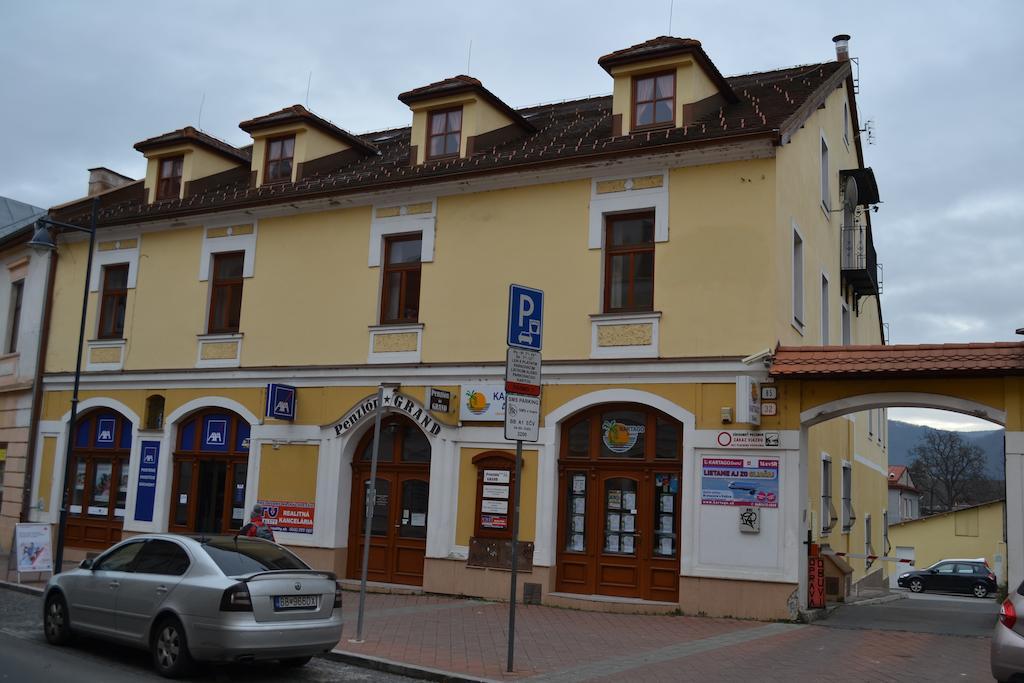 Hotel Penzion Grand, Self Check-In à Banská Bystrica Extérieur photo